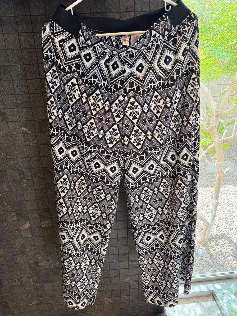 Xhilaration Black & White Geometric Print Pants